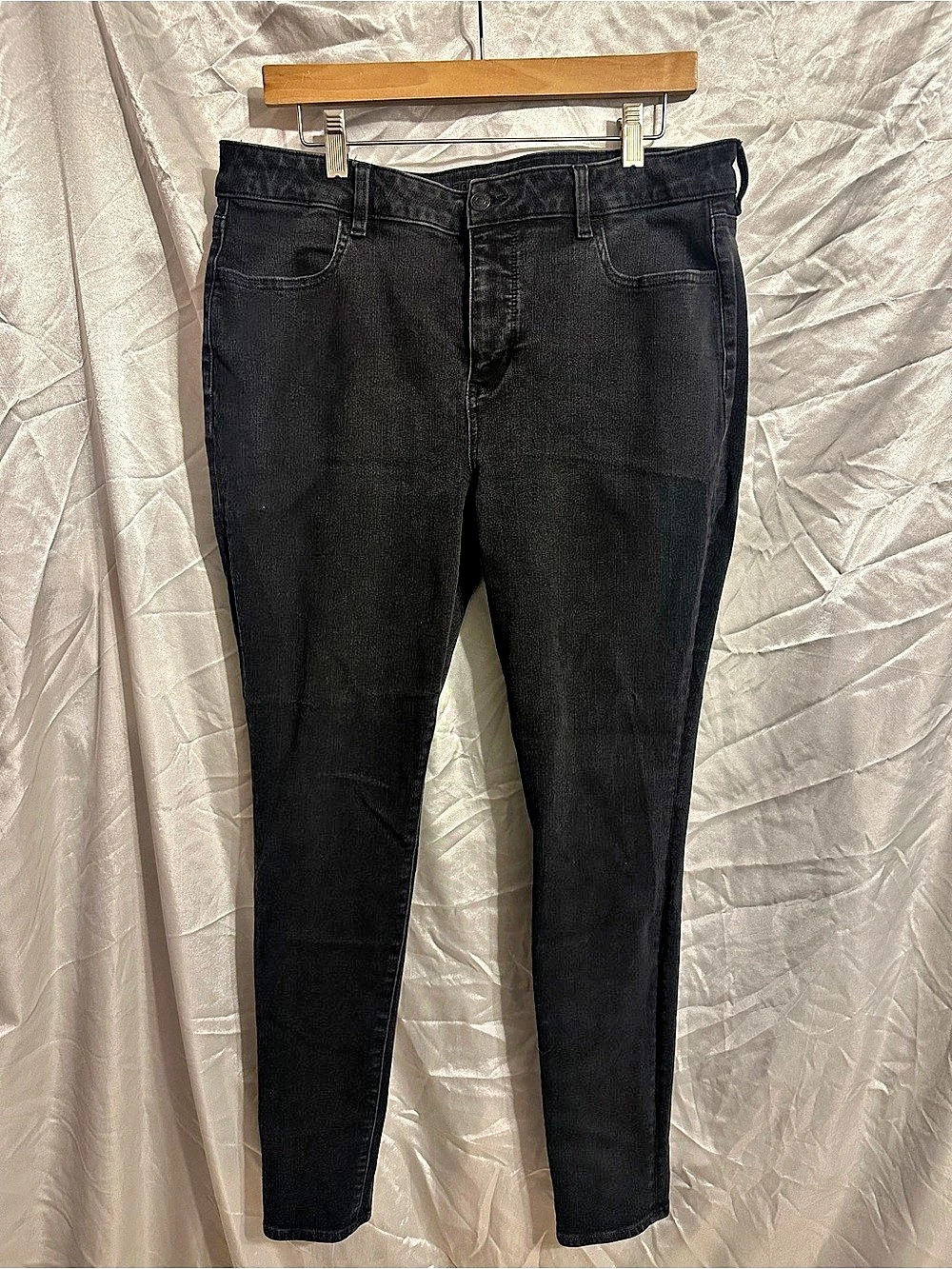 American Eagle Outfitters High-Rise Jegging Black Skinny Jeans size 16Long